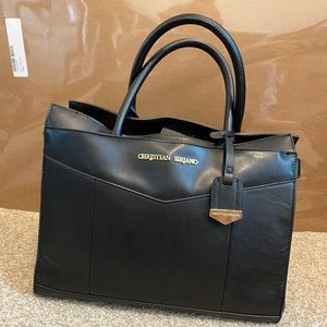 Multi-pocket handbag with removable shoulder strap